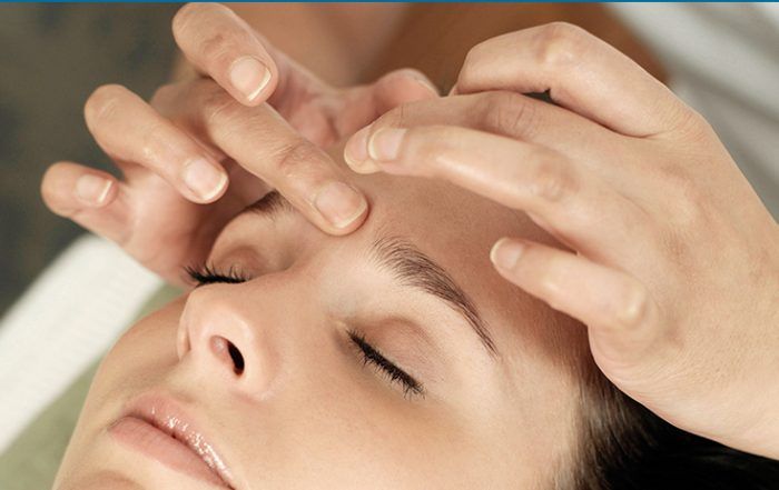 Bấm huyệt trị đau đầu – Xua tan mệt mỏi sau một ngày dài